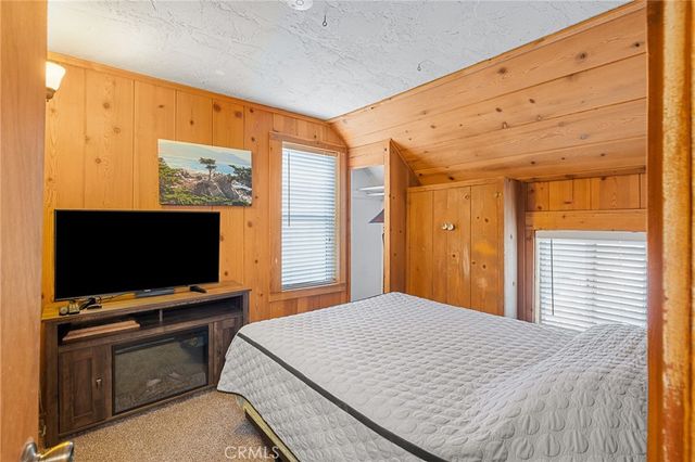 233 Glen Avon Drive, Cedar Glen, CA 92321