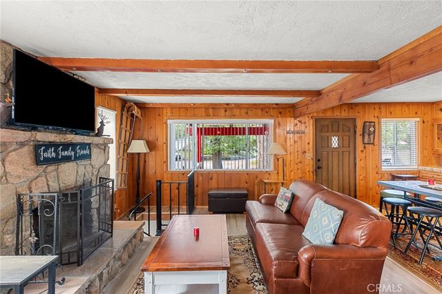 233 Glen Avon Drive, Cedar Glen, CA 92321