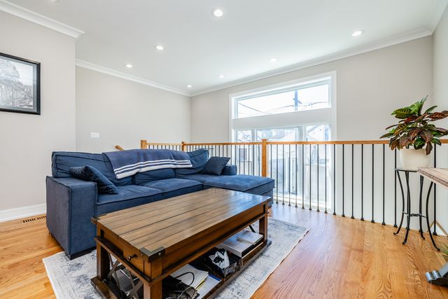 5739 W Grover Street, Chicago, IL 60630