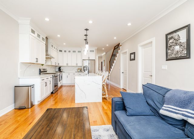 5739 W Grover Street, Chicago, IL 60630