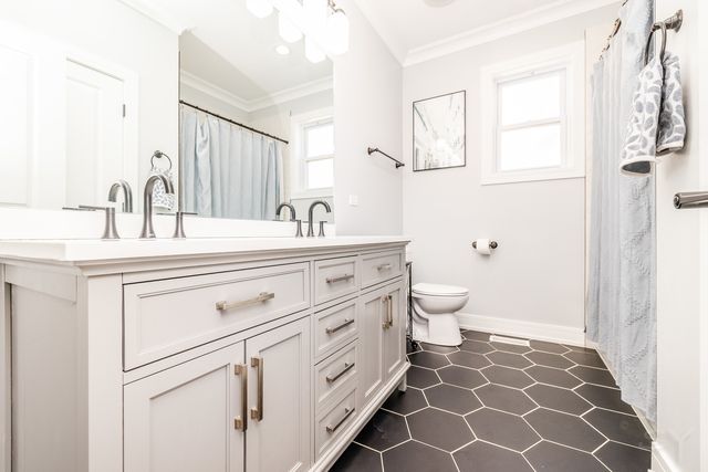 5739 W Grover Street, Chicago, IL 60630