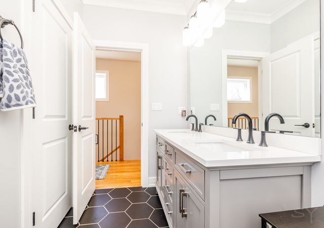 5739 W Grover Street, Chicago, IL 60630