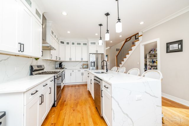 5739 W Grover Street, Chicago, IL 60630