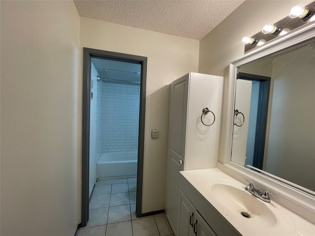 6601 Sands Point Drive 5, Houston, TX 77074