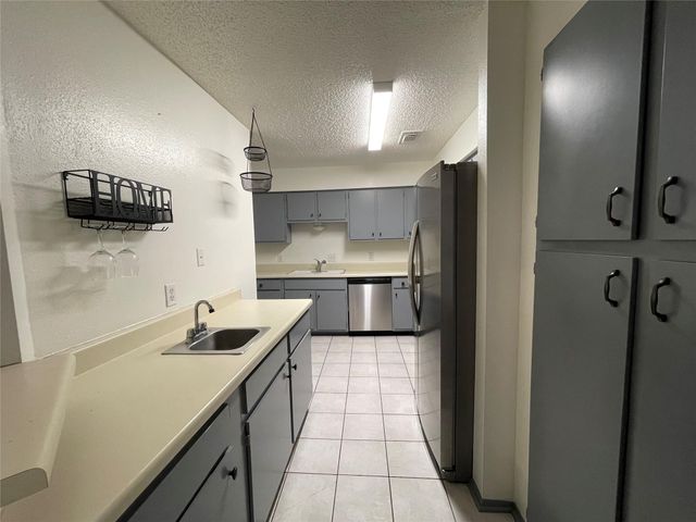 6601 Sands Point Drive 5, Houston, TX 77074