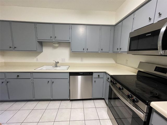 6601 Sands Point Drive 5, Houston, TX 77074