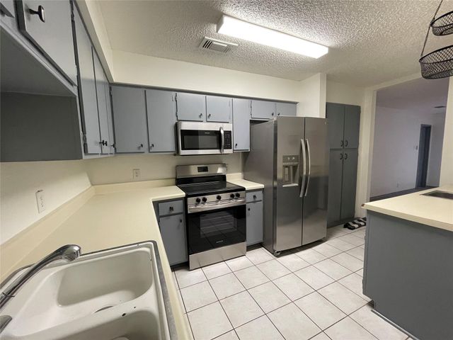 6601 Sands Point Drive 5, Houston, TX 77074