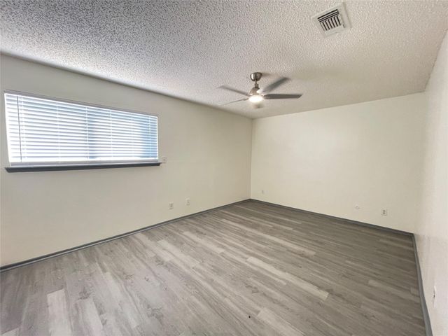 6601 Sands Point Drive 5, Houston, TX 77074