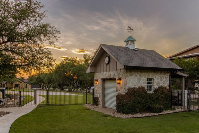 400 Capstone DR, Marble Falls, TX 78654