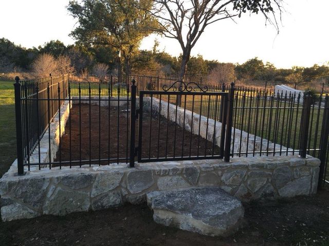 400 Capstone DR, Marble Falls, TX 78654