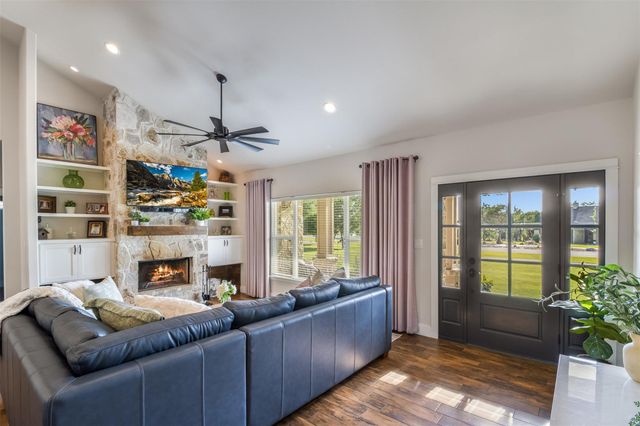 400 Capstone DR, Marble Falls, TX 78654