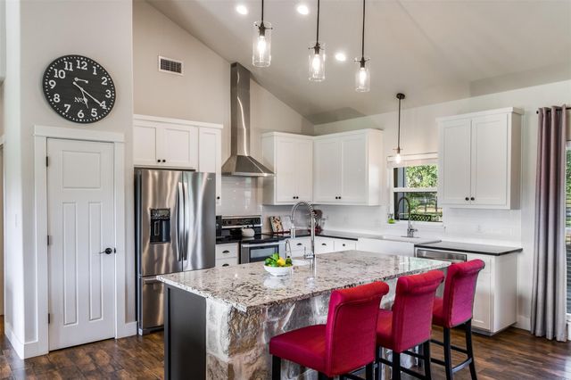 400 Capstone DR, Marble Falls, TX 78654