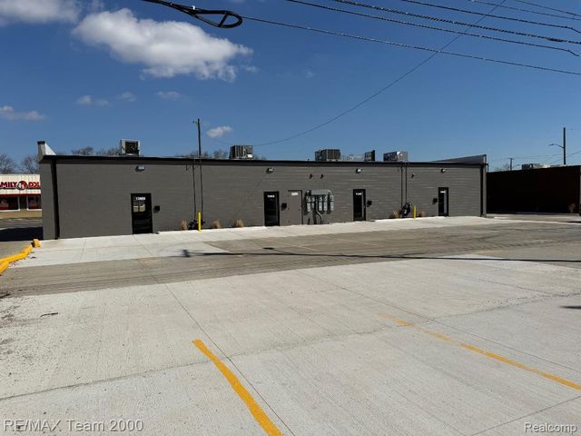 13645 Northline Road, Southgate, MI 48195