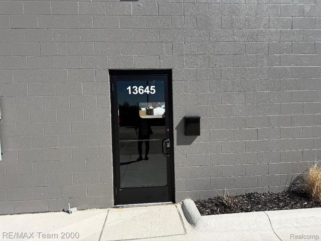13645 Northline Road, Southgate, MI 48195