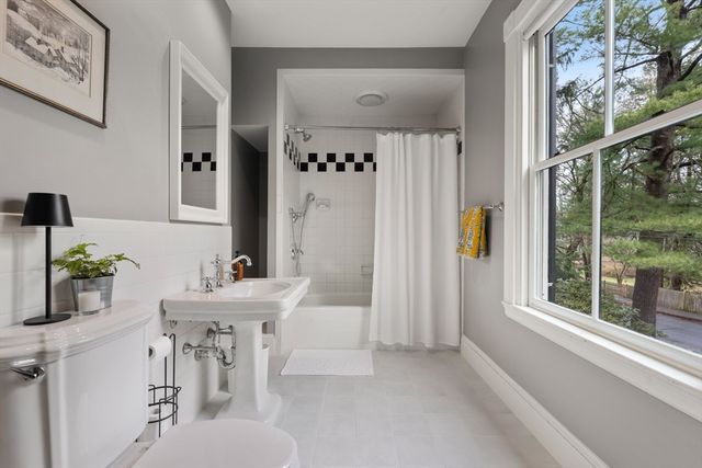 213 School St, Milton, MA 02186