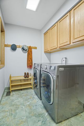 1136 County Road C2 W, Roseville, MN 55113