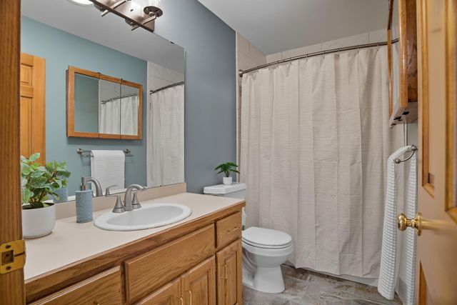 1136 County Road C2 W, Roseville, MN 55113