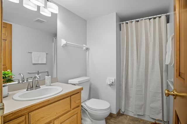 1136 County Road C2 W, Roseville, MN 55113