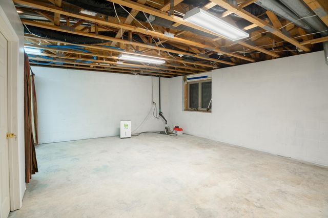 1136 County Road C2 W, Roseville, MN 55113