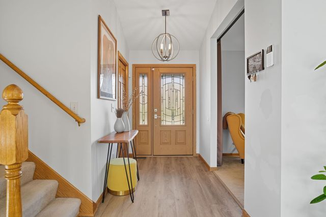 1136 County Road C2 W, Roseville, MN 55113