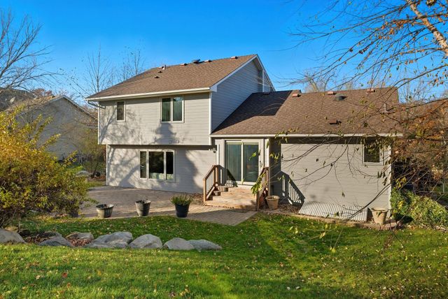 1136 County Road C2 W, Roseville, MN 55113