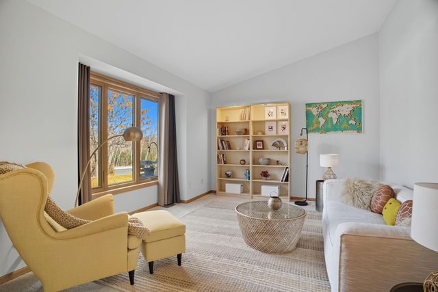 1136 County Road C2 W, Roseville, MN 55113