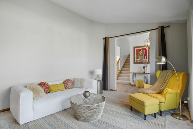 1136 County Road C2 W, Roseville, MN 55113