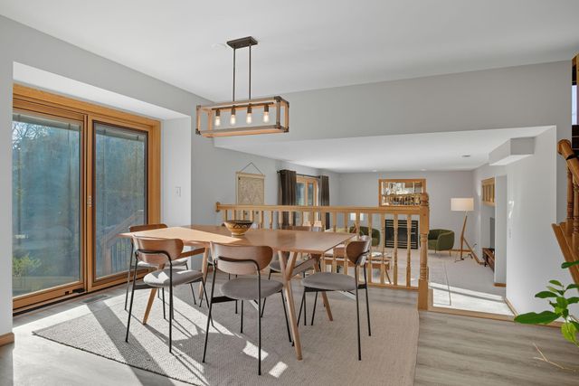 1136 County Road C2 W, Roseville, MN 55113