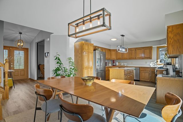 1136 County Road C2 W, Roseville, MN 55113