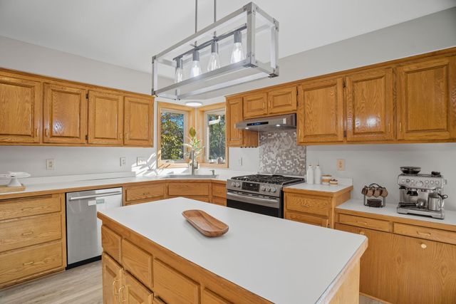 1136 County Road C2 W, Roseville, MN 55113