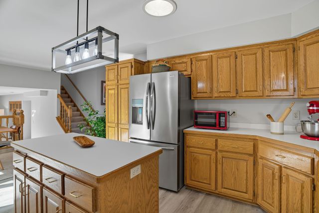 1136 County Road C2 W, Roseville, MN 55113