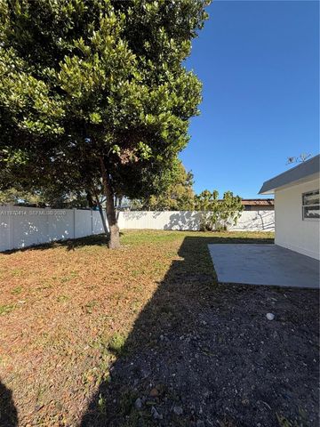 7811 NW 66th Ter, Tamarac, FL 33321