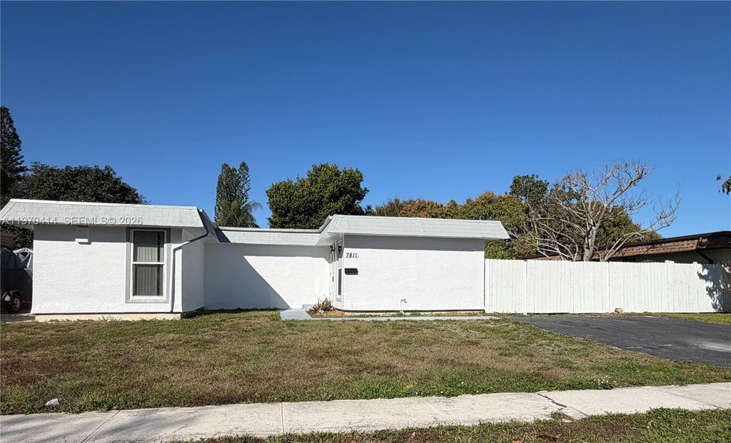 7811 NW 66th Ter, Tamarac, FL 33321