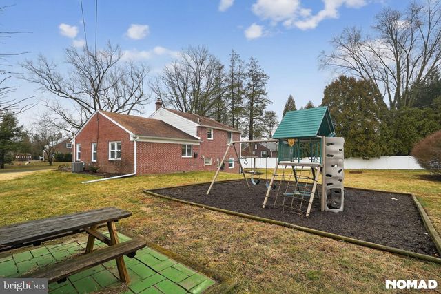 203 STANFORD DR, Wallingford, PA 19086