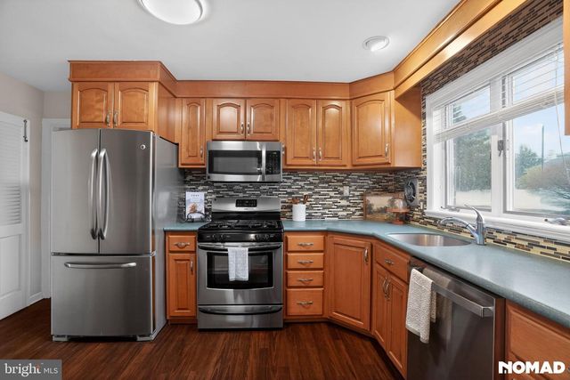 203 STANFORD DR, Wallingford, PA 19086