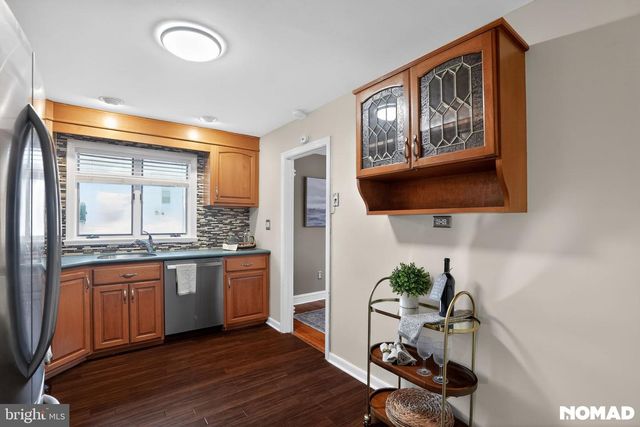 203 STANFORD DR, Wallingford, PA 19086