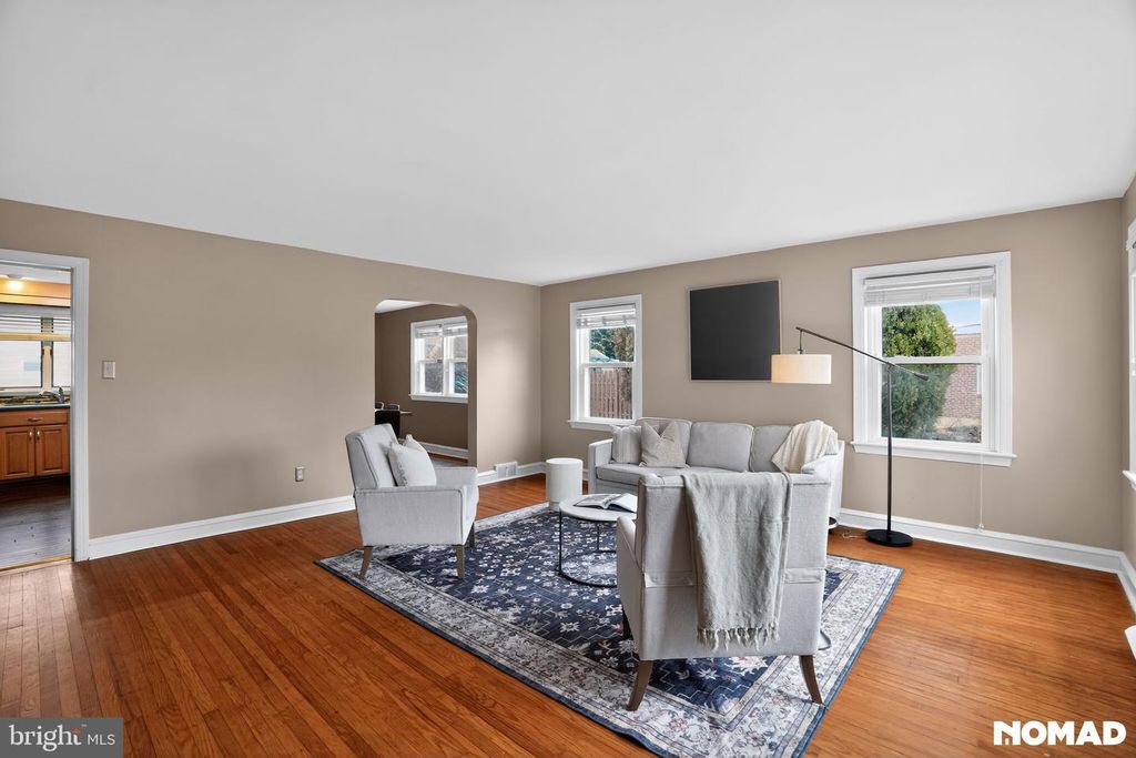 Image 4 of property listing at 203 STANFORD DR, Wallingford, PA 19086