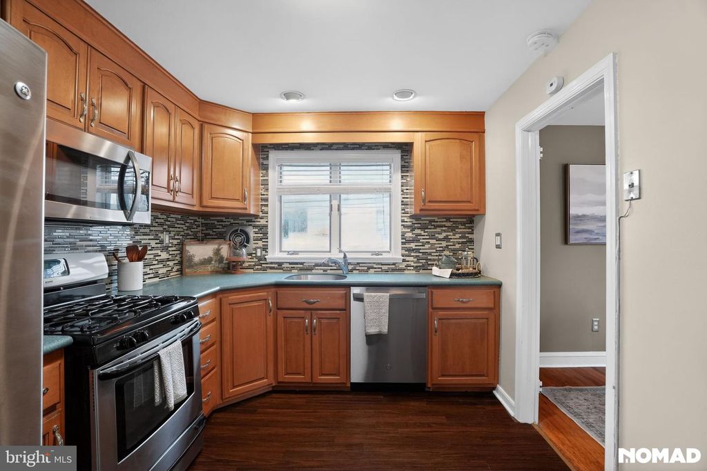 Image 8 of property listing at 203 STANFORD DR, Wallingford, PA 19086