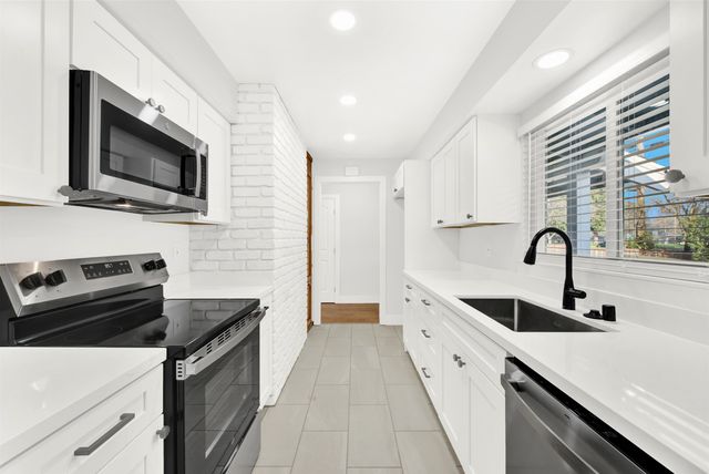 3690 Cowell Rd, Concord, CA 94518