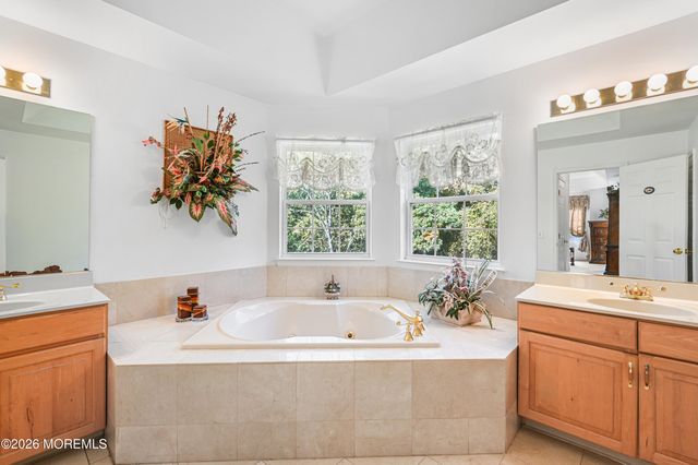36 Yardley Manor Drive, Matawan, NJ 07747