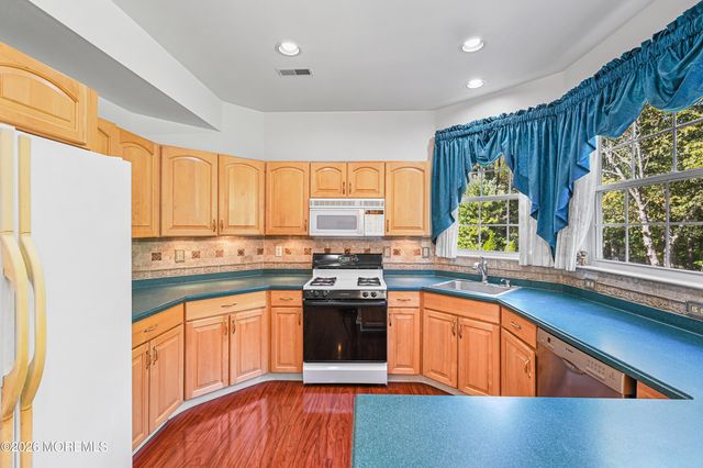 36 Yardley Manor Drive, Matawan, NJ 07747