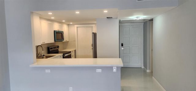 2801 N Palm Aire Drive 205, Pompano Beach, FL 33069