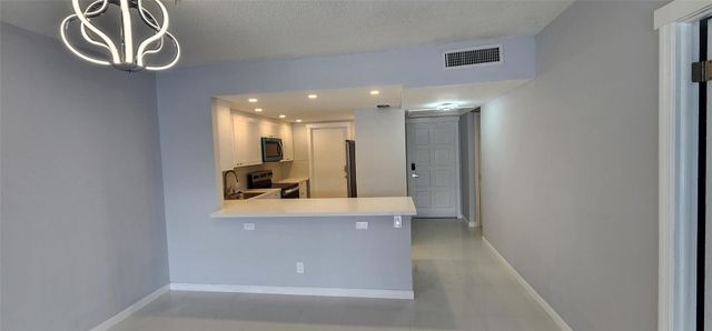 2801 N Palm Aire Drive 205, Pompano Beach, FL 33069