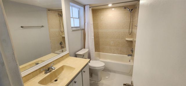 2801 N Palm Aire Drive 205, Pompano Beach, FL 33069