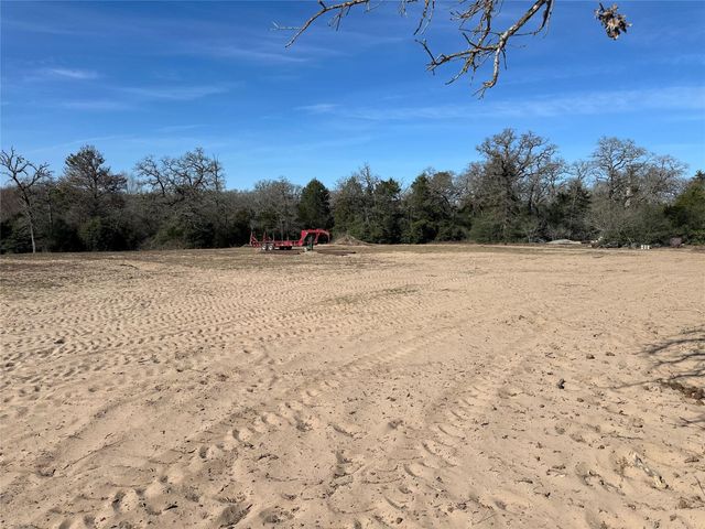 1085 Private Road 3063, Lexington, TX 78947