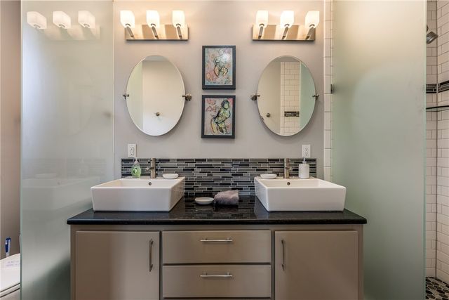 715 NW 6th Street, Bentonville, AR 72712