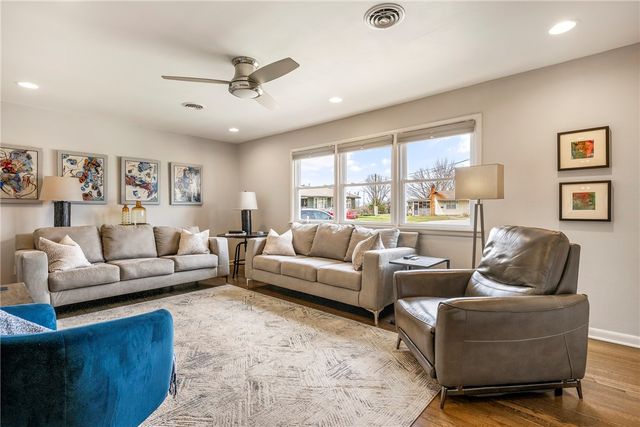 715 NW 6th Street, Bentonville, AR 72712