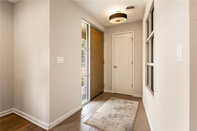 715 NW 6th Street, Bentonville, AR 72712