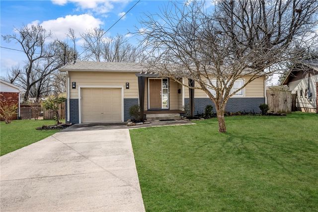 715 NW 6th Street, Bentonville, AR 72712