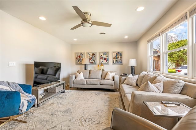 715 NW 6th Street, Bentonville, AR 72712